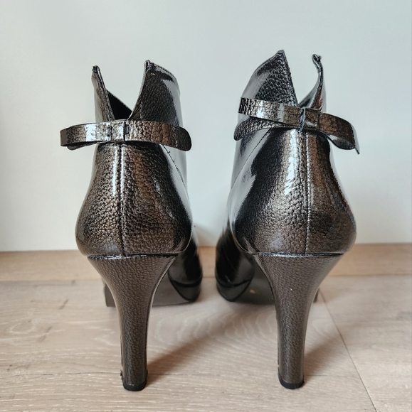 VINTAGE Jessica Simpson Grey Patent Leather Ankle Boots with Bow Size 9 - Picture 3 of 12